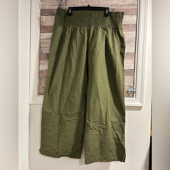 NWOT BOHO CAPRI PANTS - Picture 1 of 5